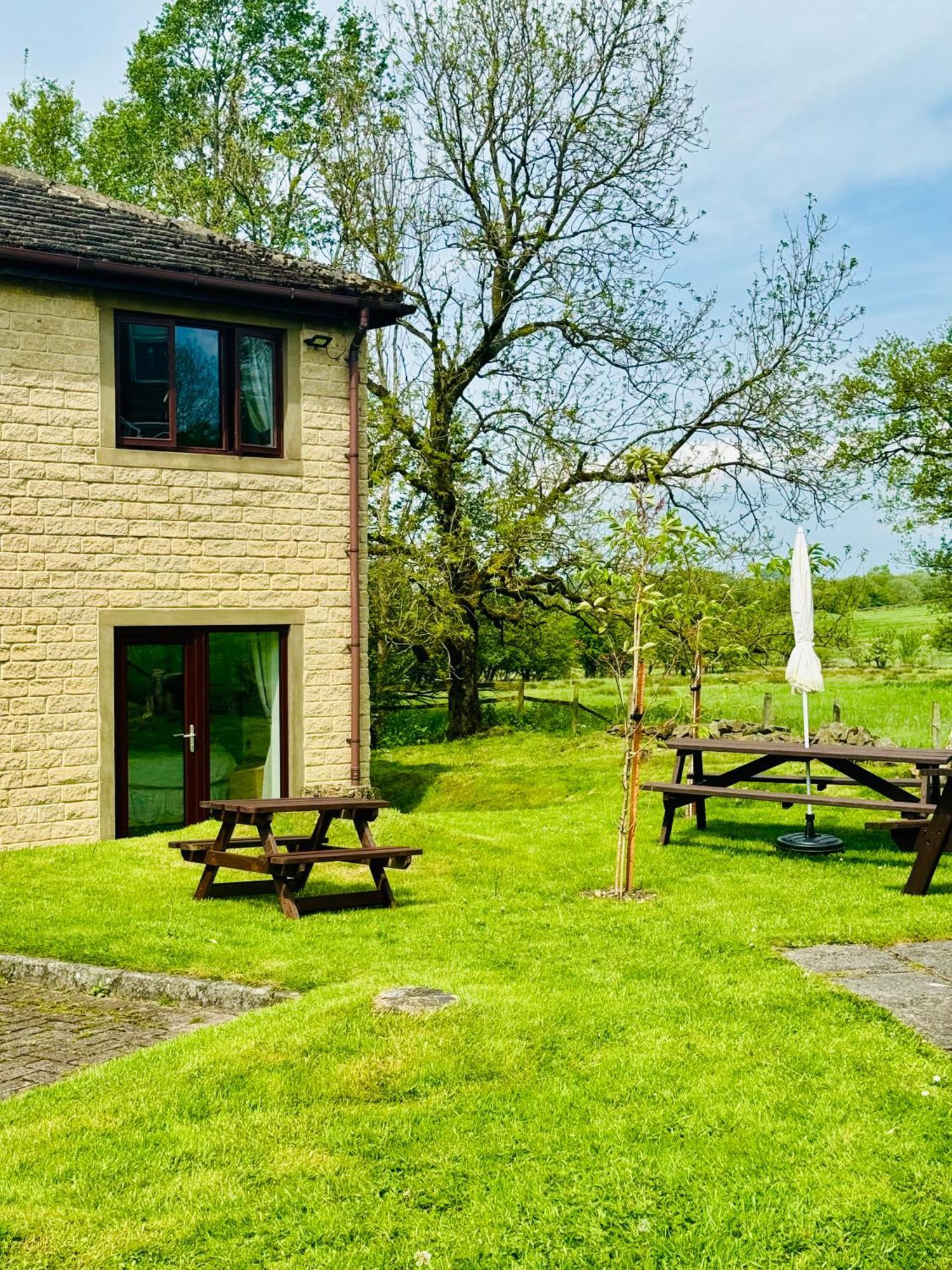 The Old Stone Trough Country Hotel Kelbrook Exterior photo